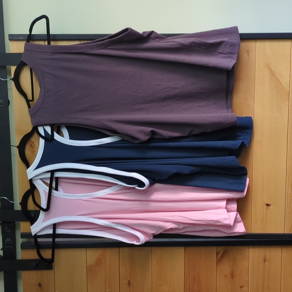 Three Old Navy Tank Tops 4X - Picture 2 of 6